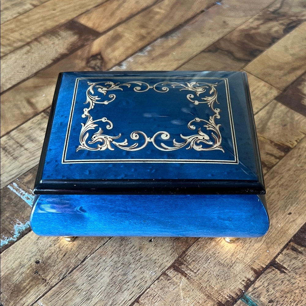 Royal Blue Arabesque Wood Inlay Music Box Sorrento Intarsio di Scala Italy